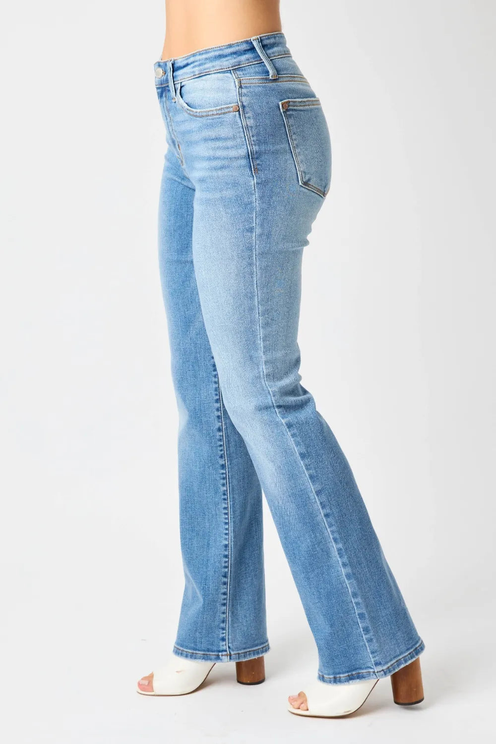 Light blue Judy Blue full-size mid-rise waist straight jeans displayed on a model, featuring classic denim style and a comfortable fit.