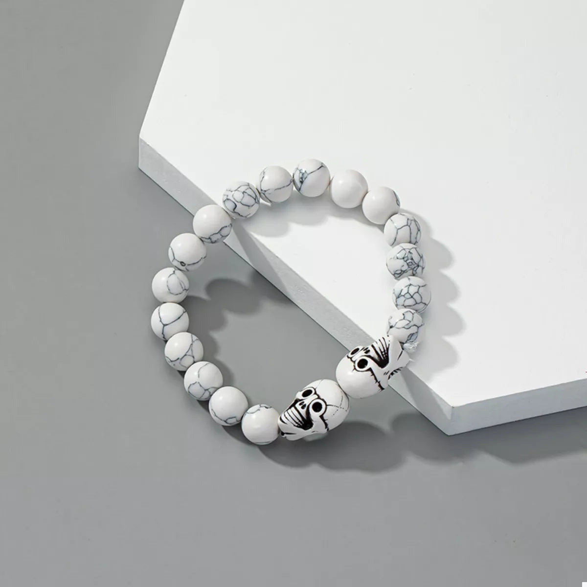 Halloween skull beaded bracelet by Trendsi featuring black beads and a detailed skull charm for spooky accessories