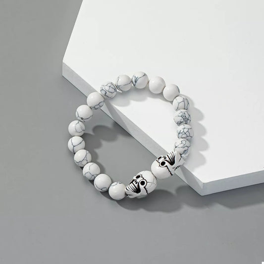 Halloween skull beaded bracelet by Trendsi featuring black beads and a detailed skull charm for spooky accessories