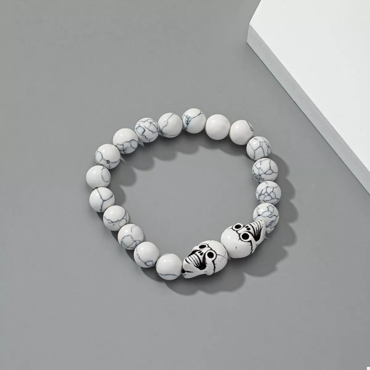 Halloween skull beaded bracelet with black and metallic beads, stylish jewelry accessory from Trendsi.