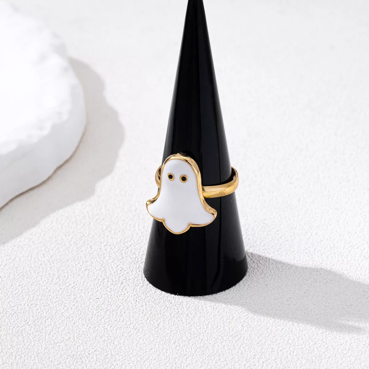 Halloween Ghost 18K gold-plated ring with a detailed ghost design, stylish jewelry from Trendsi.