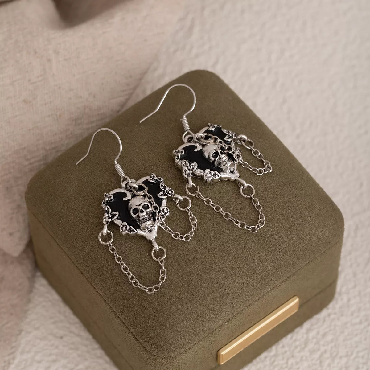 Halloween alloy heart skull earrings with chain detail, featuring gothic-inspired design and dark metallic finish.