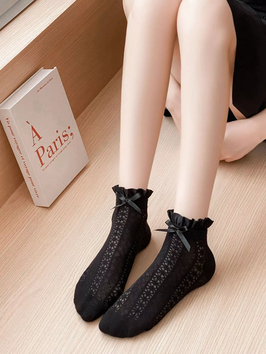 White lace bow socks with delicate lace trim and a stylish bow detail, perfect for adding a feminine touch to any outfit.
