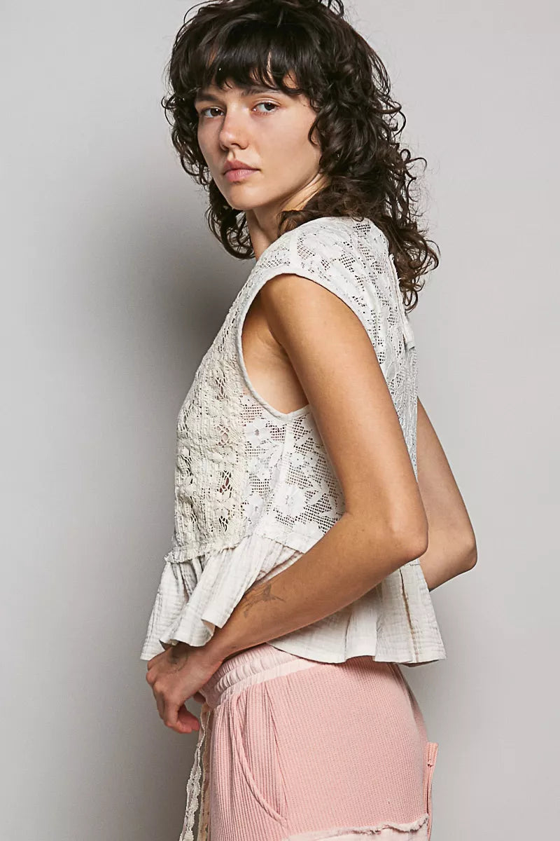 Natural-s POL sleeveless lace top with round neck and double gauze ruffle, stylish Trendsi fashion for a feminine look