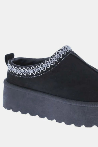 Black Weeboo platform slip-on boots with embroidered trim and chunky sole, stylish and comfortable footwear from Trendsi.
