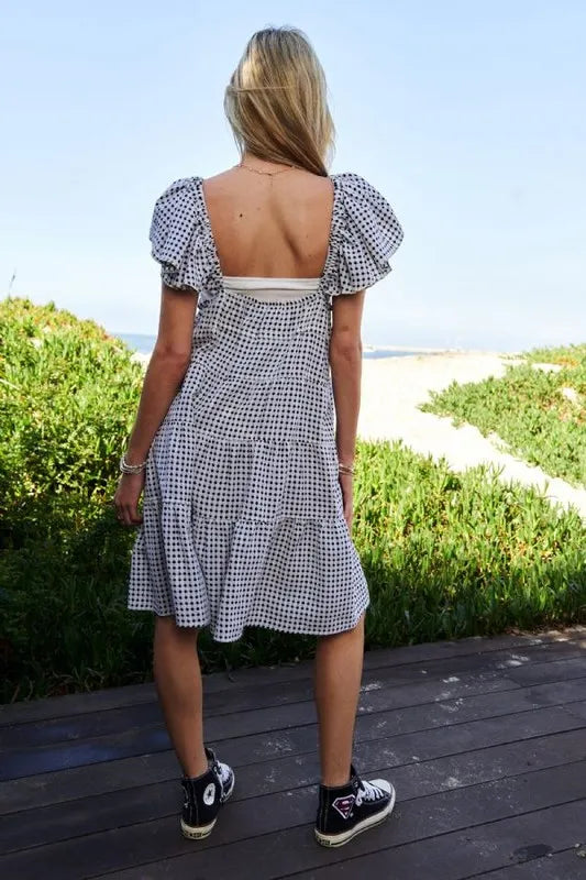 Black and ivory Davi & Dani jacquard tiered dress with V-neck, flutter cap sleeves, and a stylish, flowing silhouette.
