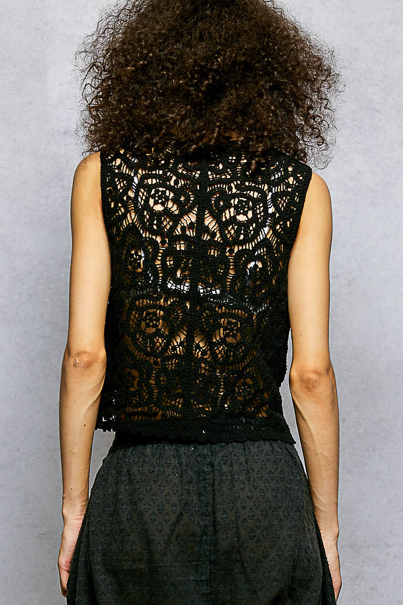 Black POL button-down cropped crochet vest with scalloped edge, trendy and stylish from Trendsi, shown on a neutral background.
