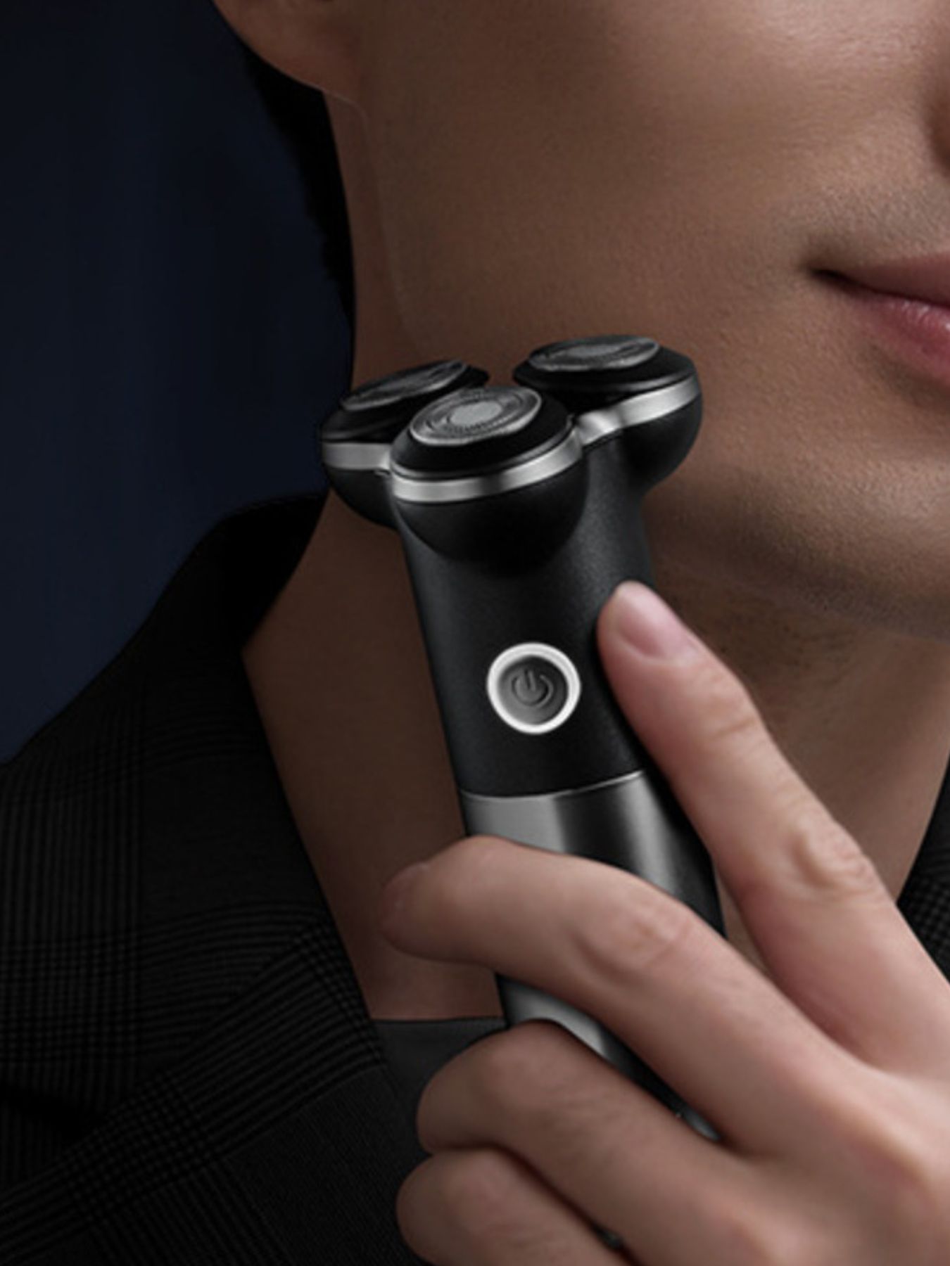 Black Trendsi triple-blade rotary electric shaver with three rotating blades and ergonomic handle.