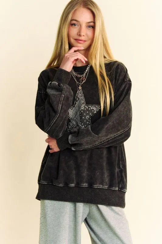 Black acid-washed Davi & Dani sweatshirt with star patch and stud embellishments, casual and trendy women's sweatshirt.