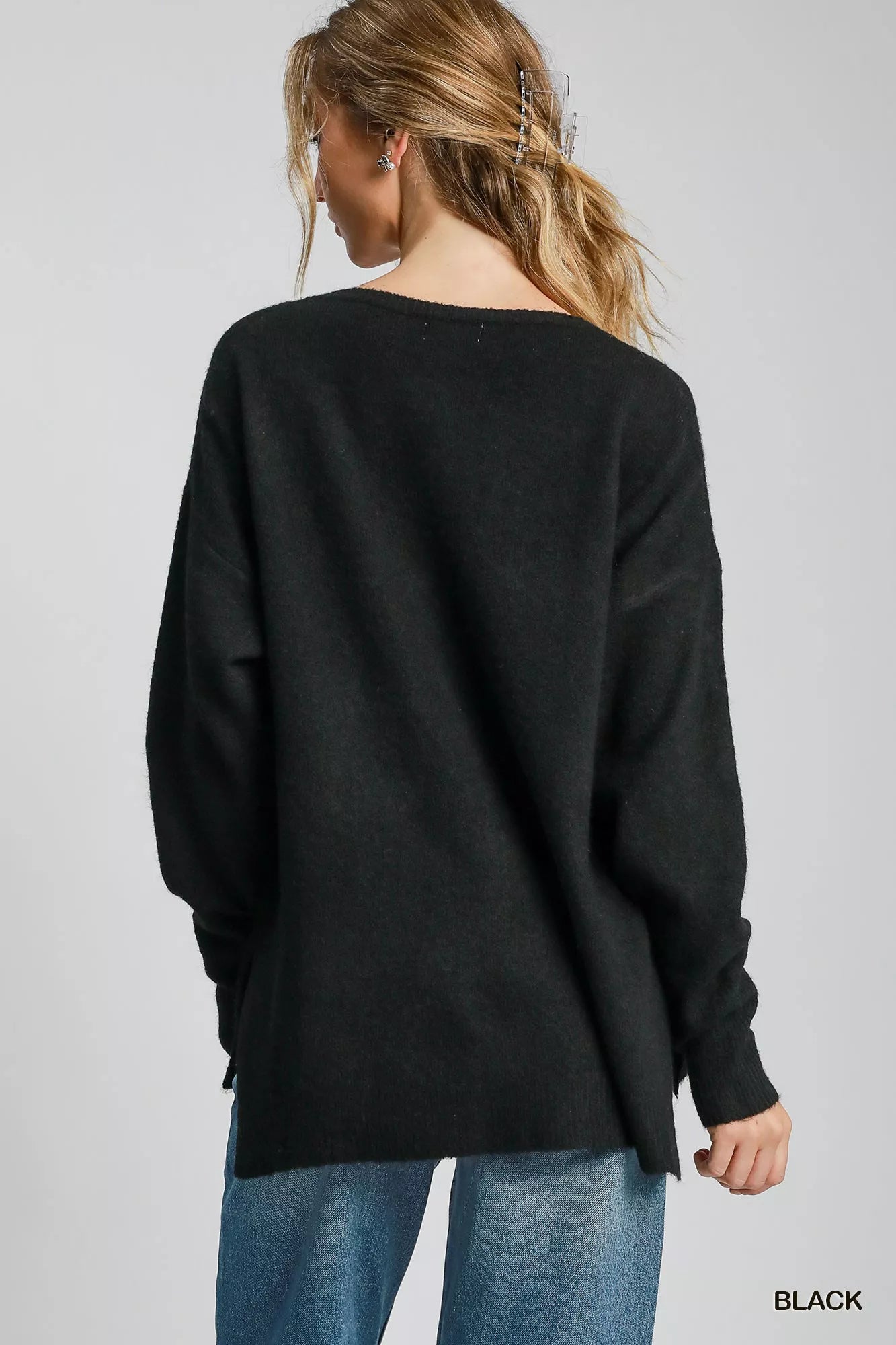 Black Umgee wool-blended pullover sweater with a cozy fit, featuring a round neckline and long sleeves.
