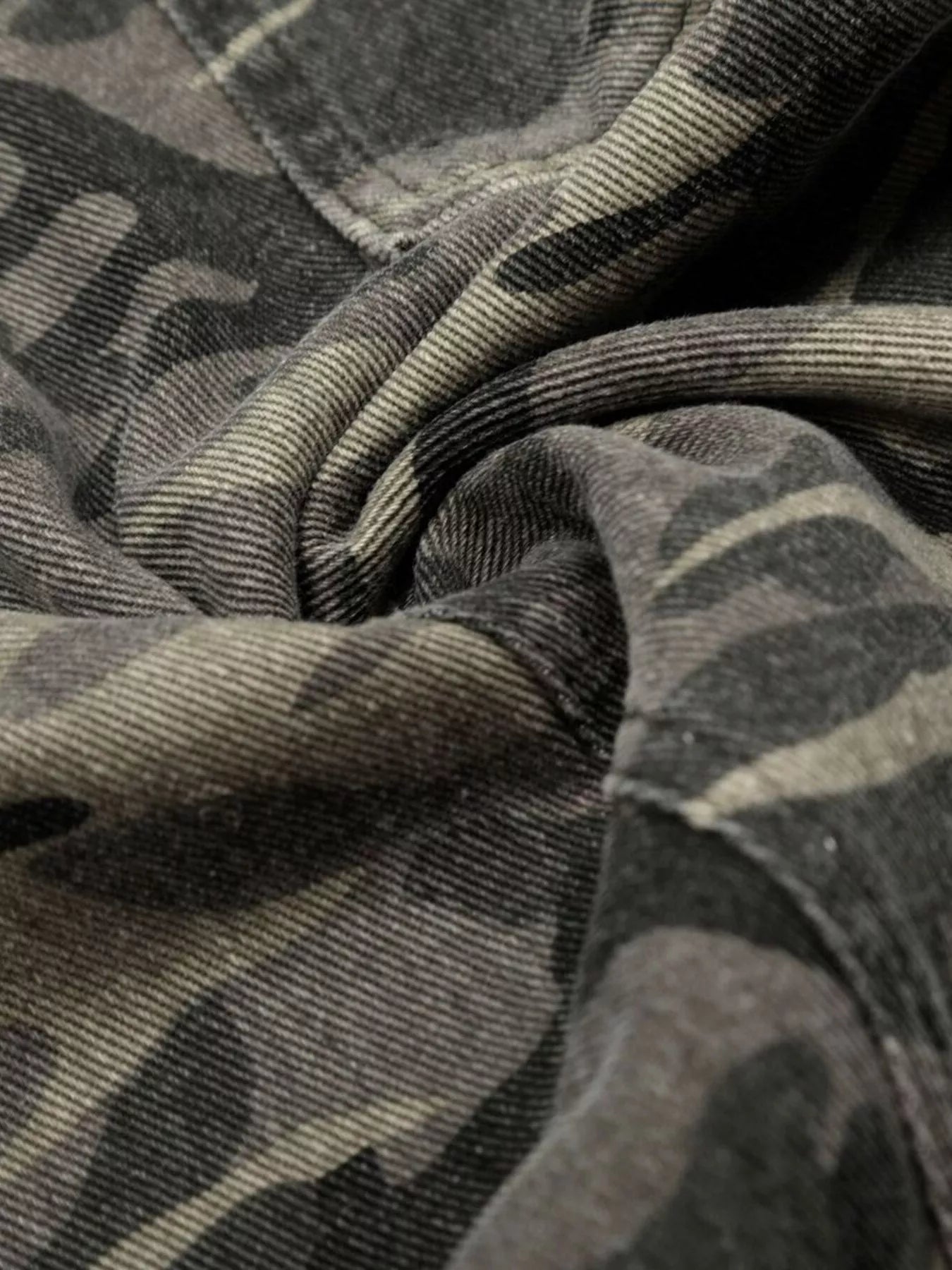 Men's camouflage cargo pants in green and brown, trendy military-inspired design from Trendsi, with multiple pockets and relaxed fit.