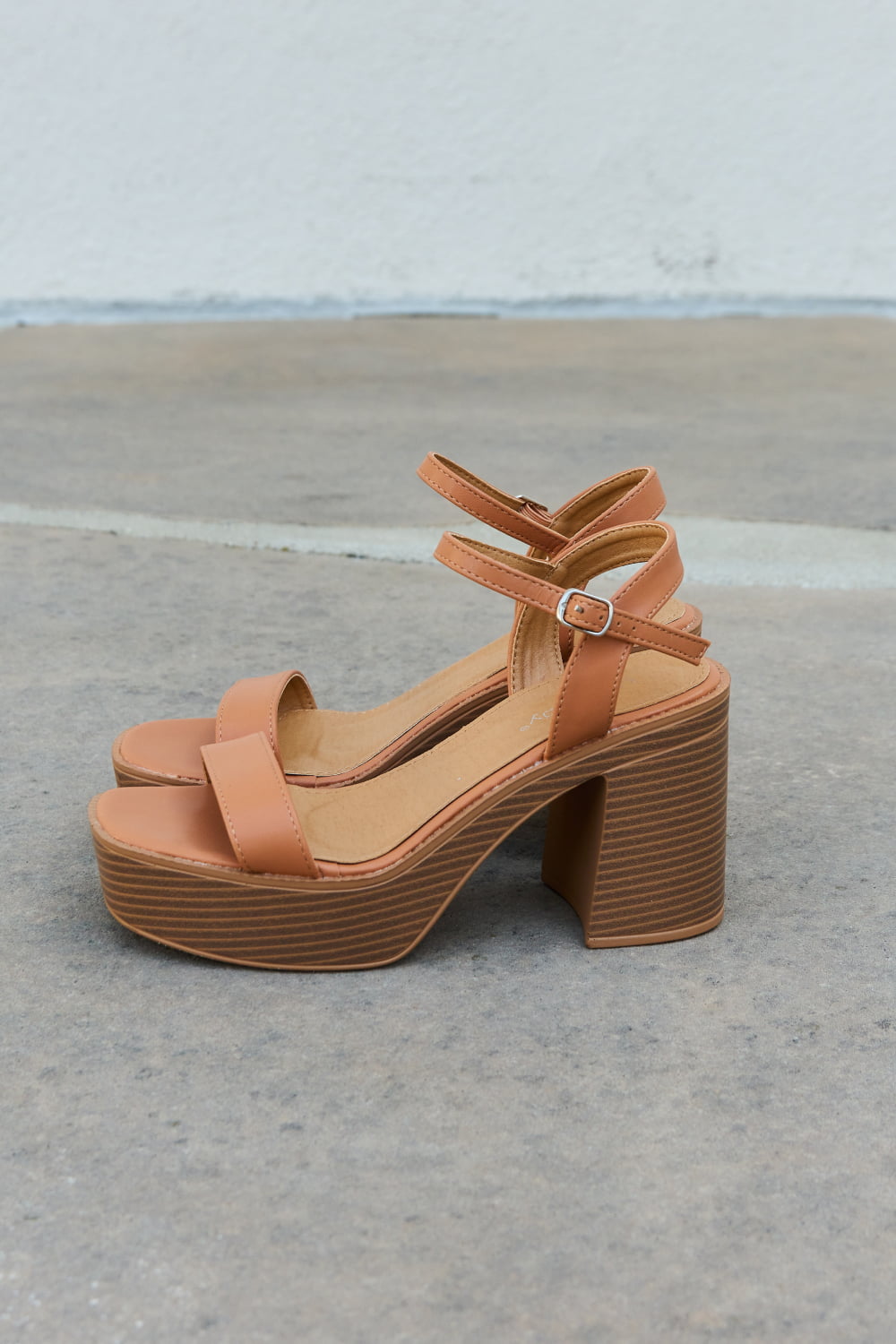 Cognac Weeboo Feel It platform heel sandals with ankle straps and chunky heels, stylish footwear from Trendsi.