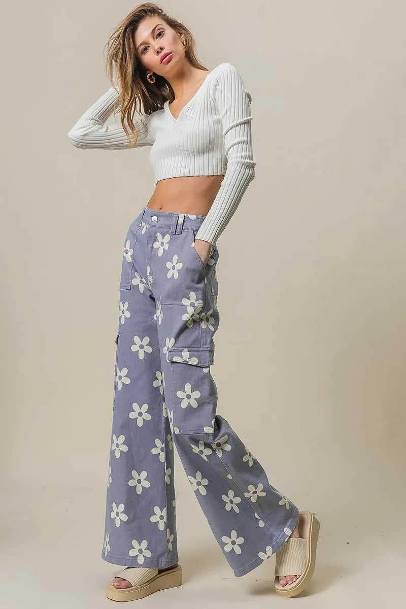 Dusty lavender BiBi Flower printed wide pants with side pockets, stylish and comfortable Trendsi women's fashion pants.