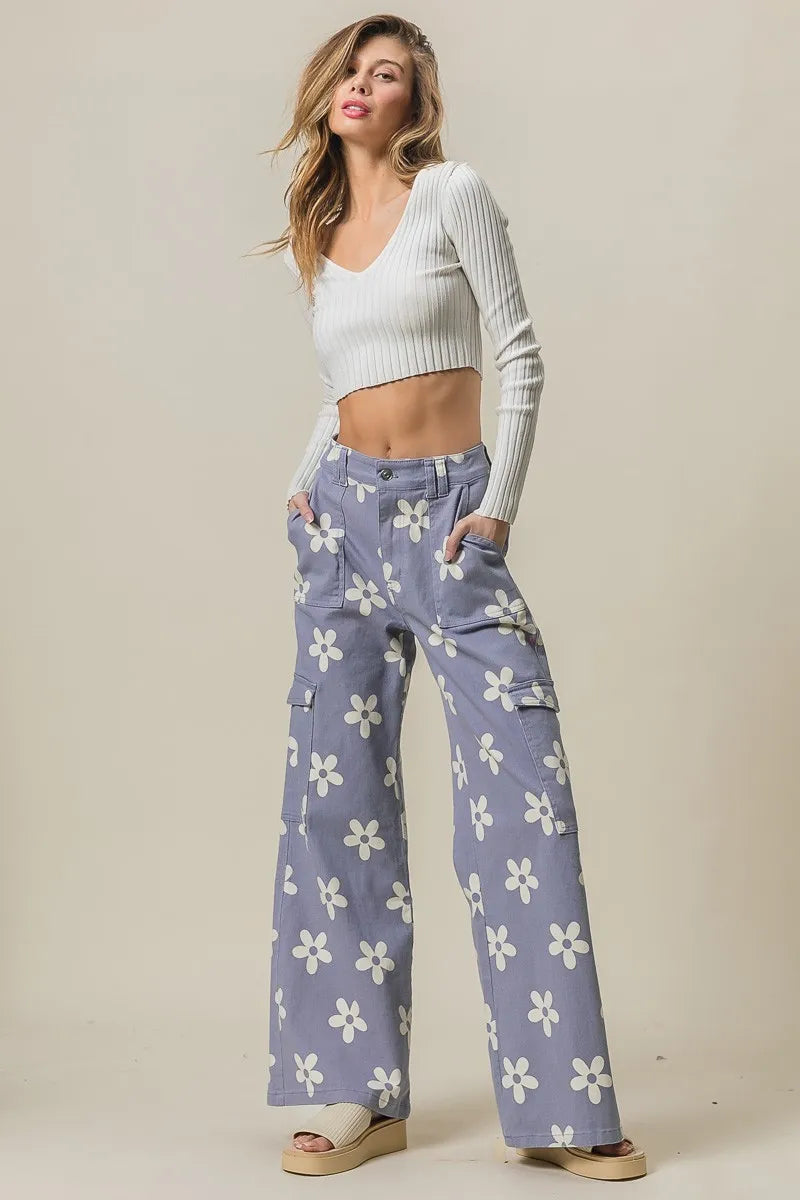 Dusty lavender wide pants with BiBi flower print and side pockets, casual trendy pants by Trendsi.