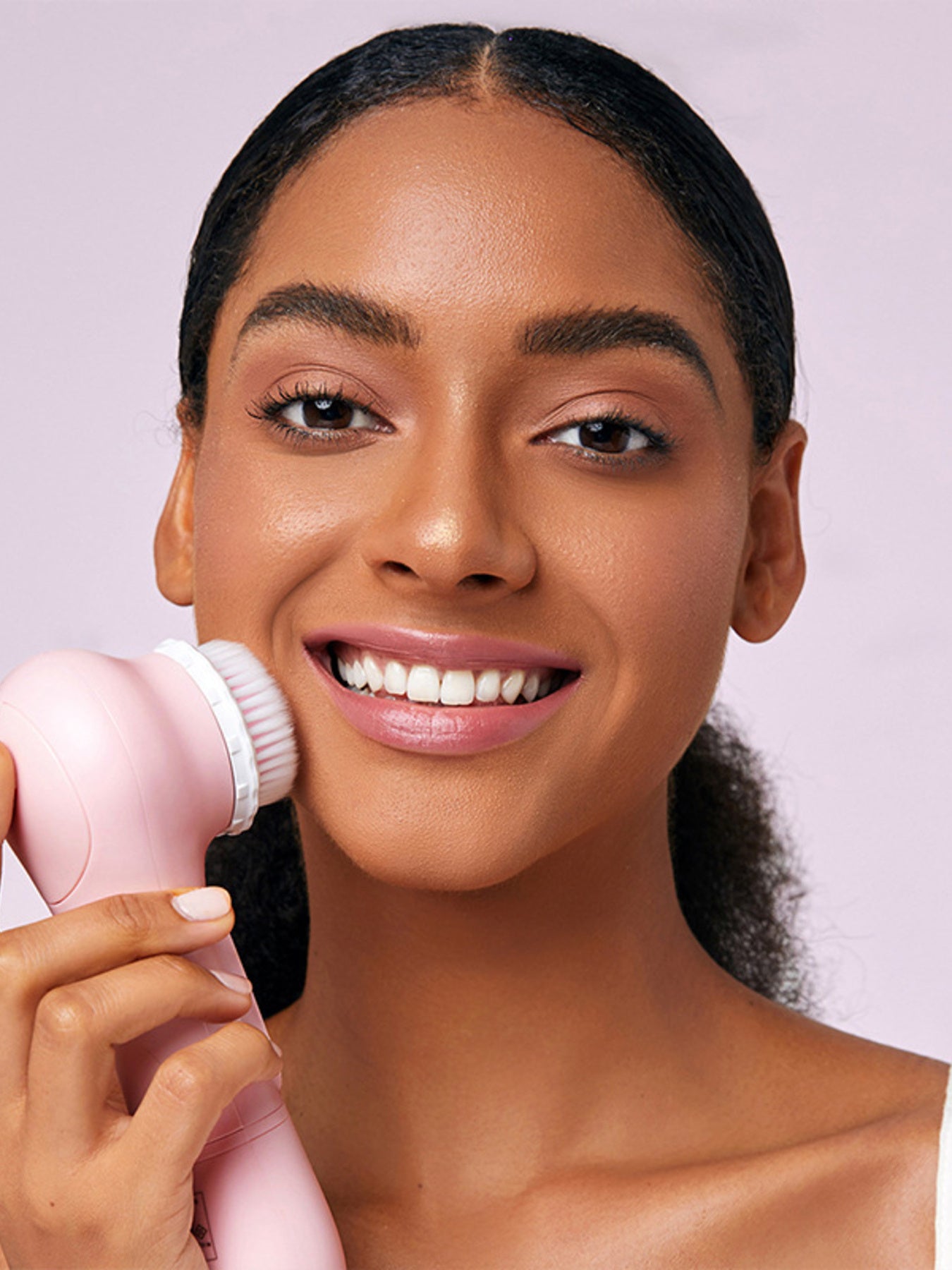 Dusty pink Trendsi electric rotating facial cleansing brush with ergonomic handle and rotating brush head for deep skin cleansing.