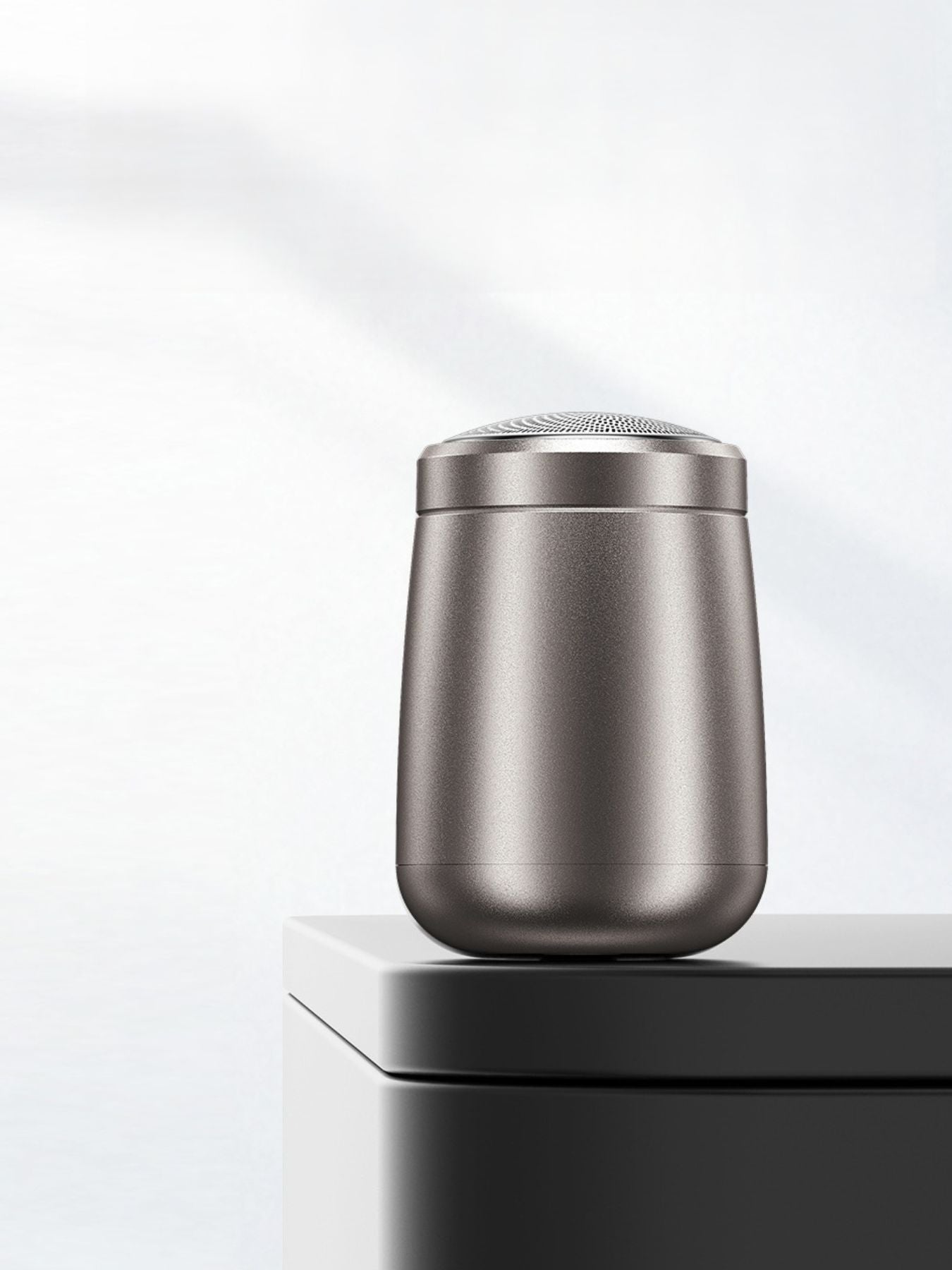 Gray Trendsi portable mini electric shaver with compact design and one-size-fits-all for convenient grooming.