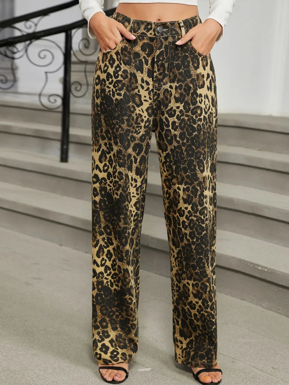 Leopard print jeans with pockets from Trendsi, featuring a slim fit and stylish animal pattern for a trendy casual look.