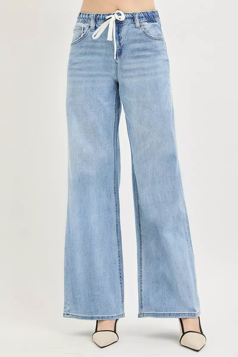 Light-colored Risen elastic band slouchy wide jeans with drawstring, casual denim pants with relaxed fit and comfortable waist.