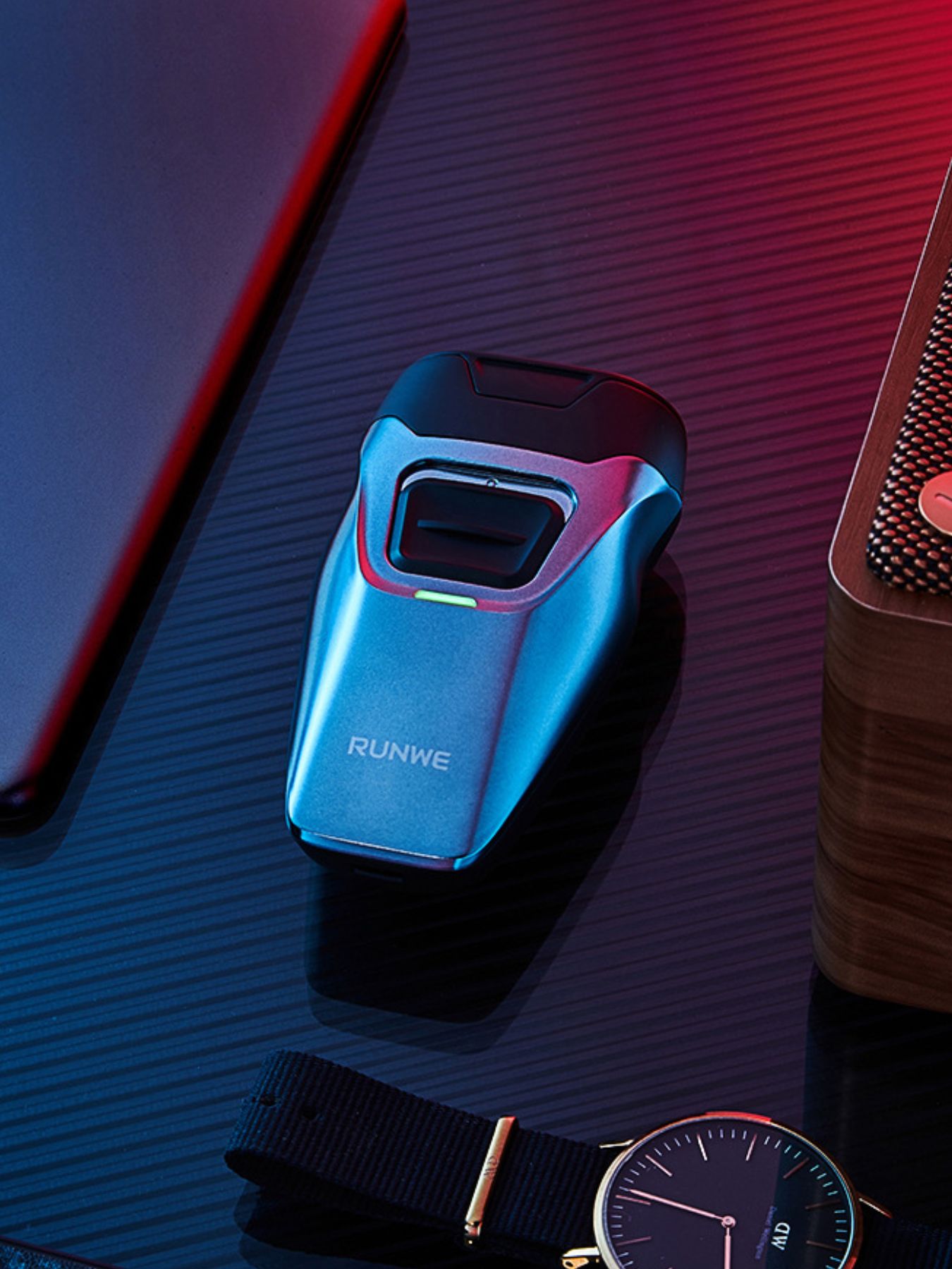 Light blue portable electric foil shaver from Trendsi with a compact design and foil head for close shaving.