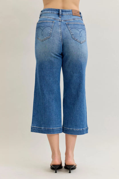 Mid-rise Judy Blue crop wide-leg jeans with a relaxed fit, styled with a casual, trendy look.