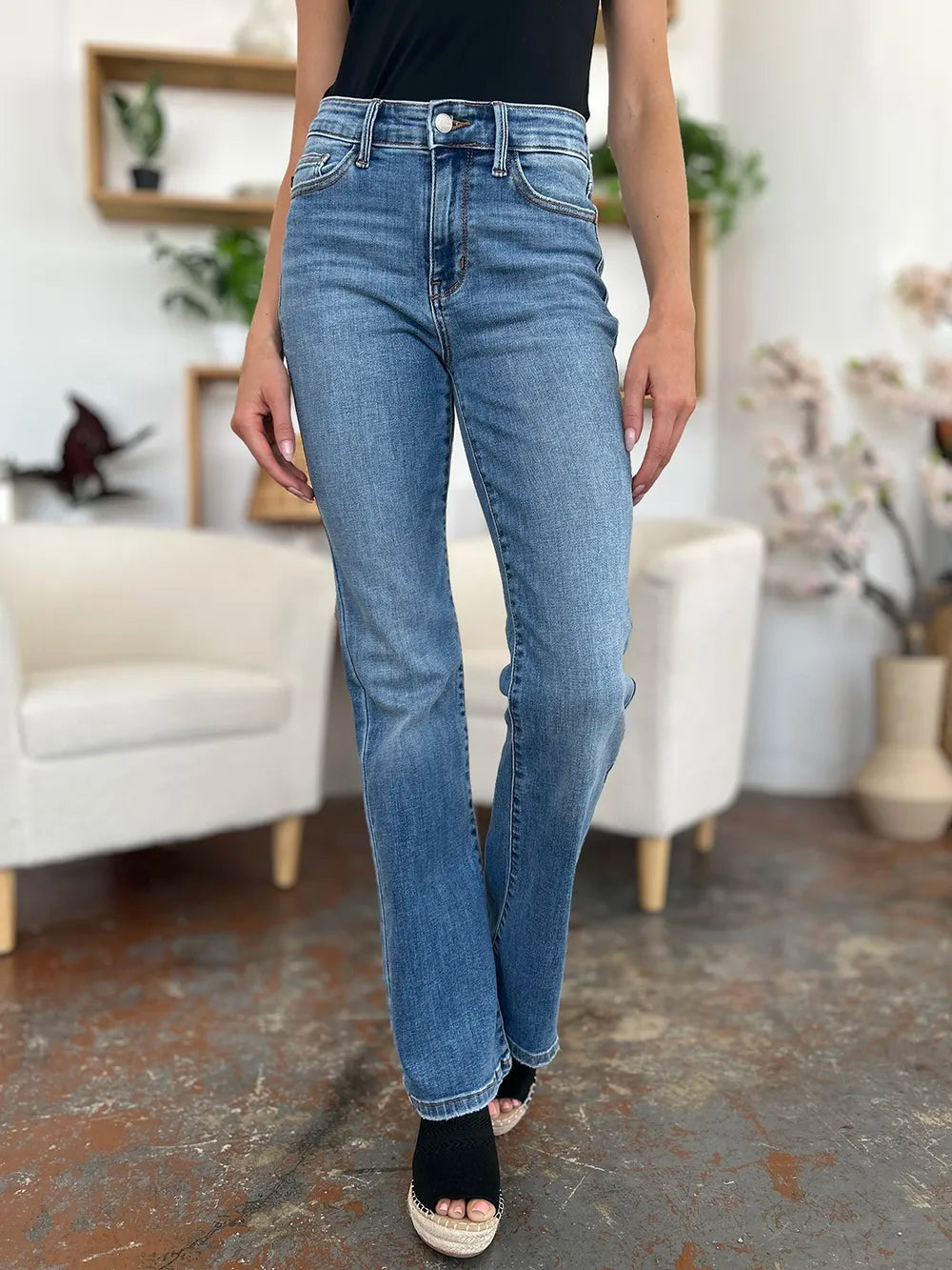 Medium wash Judy Blue full-size mid-rise waist straight jeans with classic five-pocket style and belt loops.