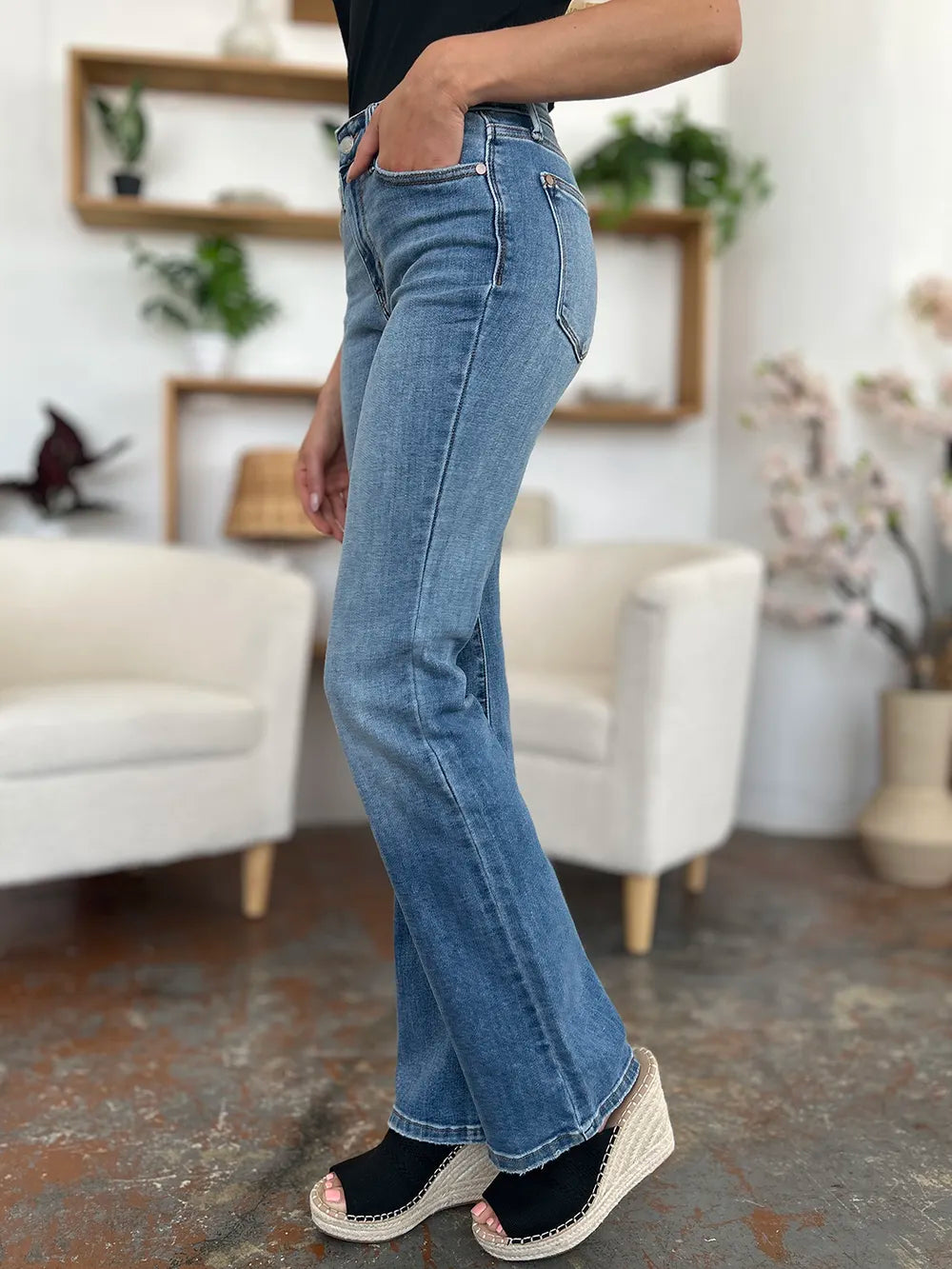 Medium wash Judy Blue full-size mid-rise waist straight jeans with classic fit and clean denim look.