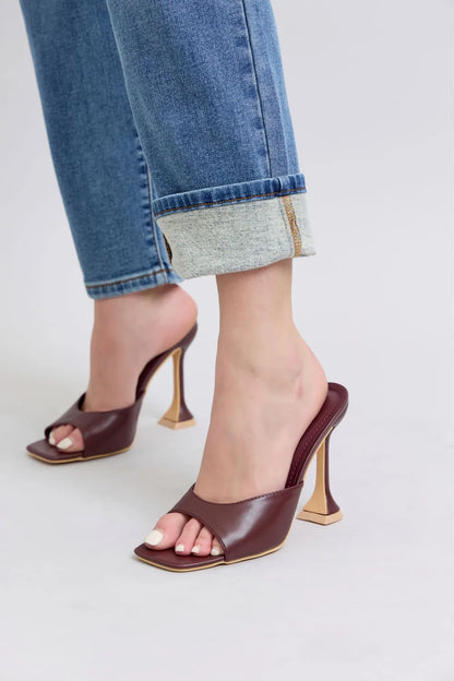 Judy Blue full size vintage wash thermal straight jeans, casual denim with a relaxed fit and classic straight-leg style.