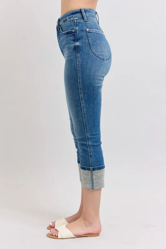 Plus size Judy Blue skinny cuff capris jeans with pockets, featuring a full-length fit and trendy style.