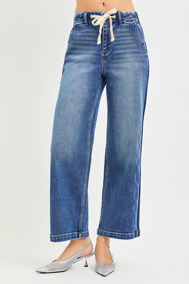 Trendsi Risen high-rise cropped wide jeans with elastic band and relaxed fit, shown on a model.