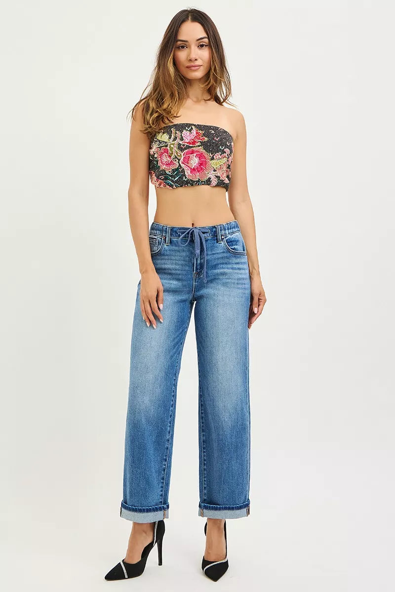 Risen elastic band slouch ankle boyfriend jeans with cuffed hem, casual denim style, shown on a model.