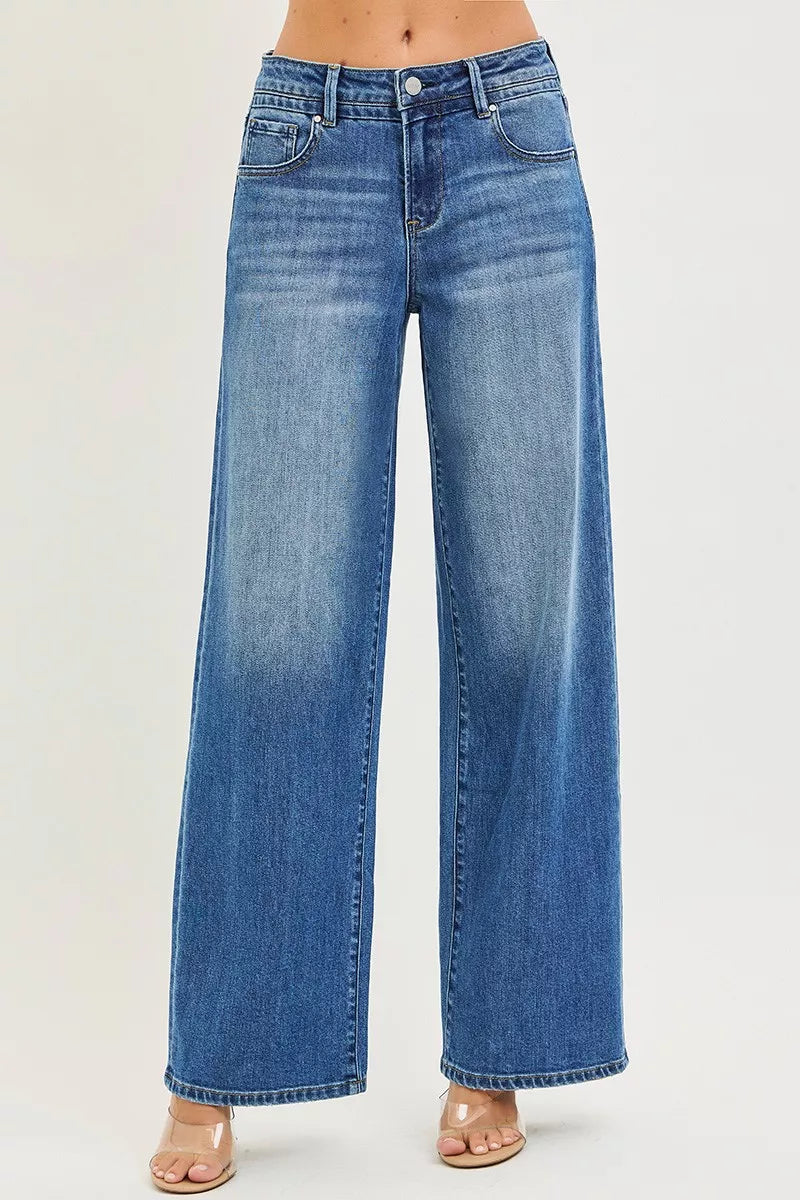 Risen slouchy baggy jeans with front and back pockets, relaxed fit, stylish casual denim from Trendsi.
