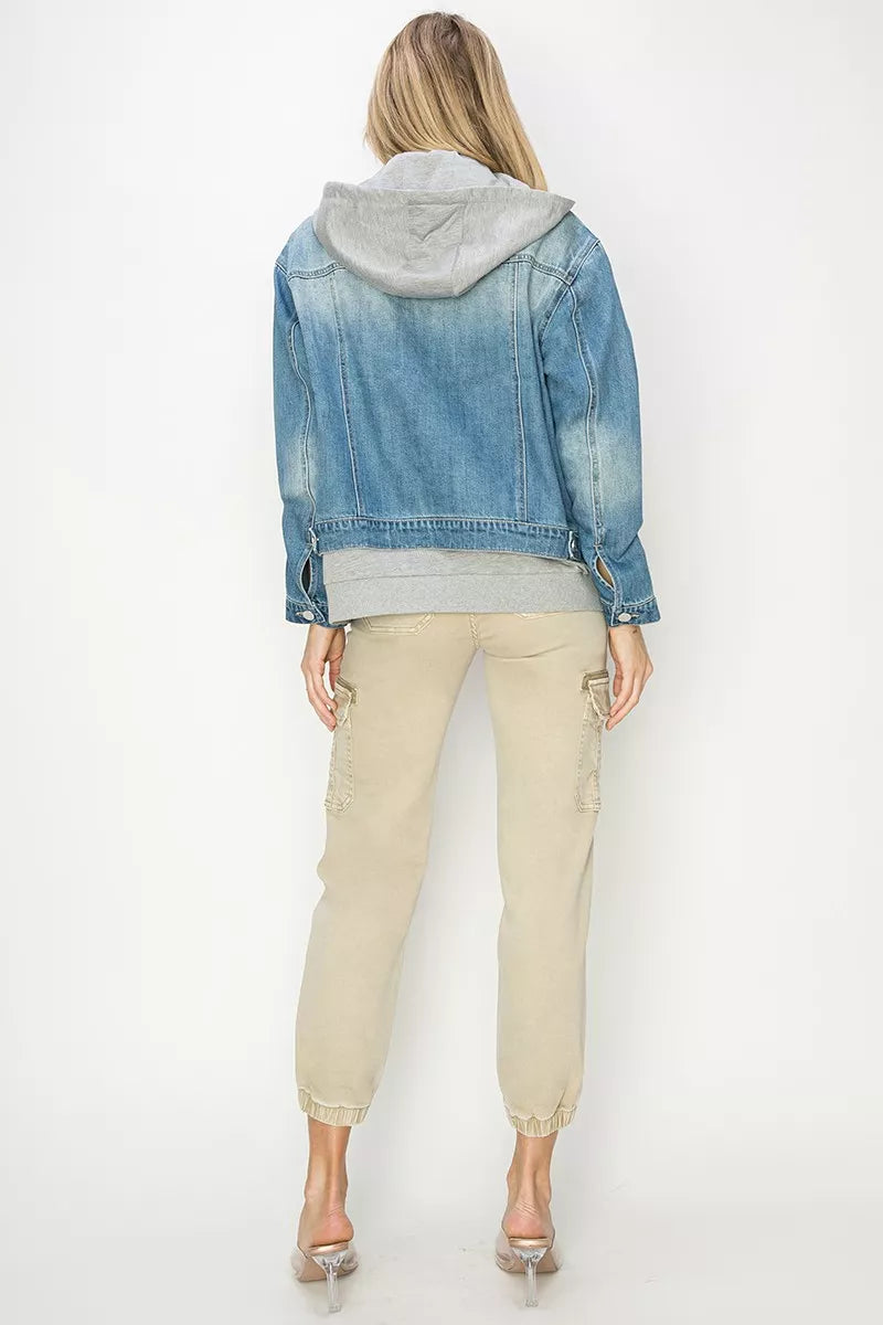 Trendsi Risen oversized hoodie jacket in medium, featuring a relaxed fit with a drawstring hood and front pockets.