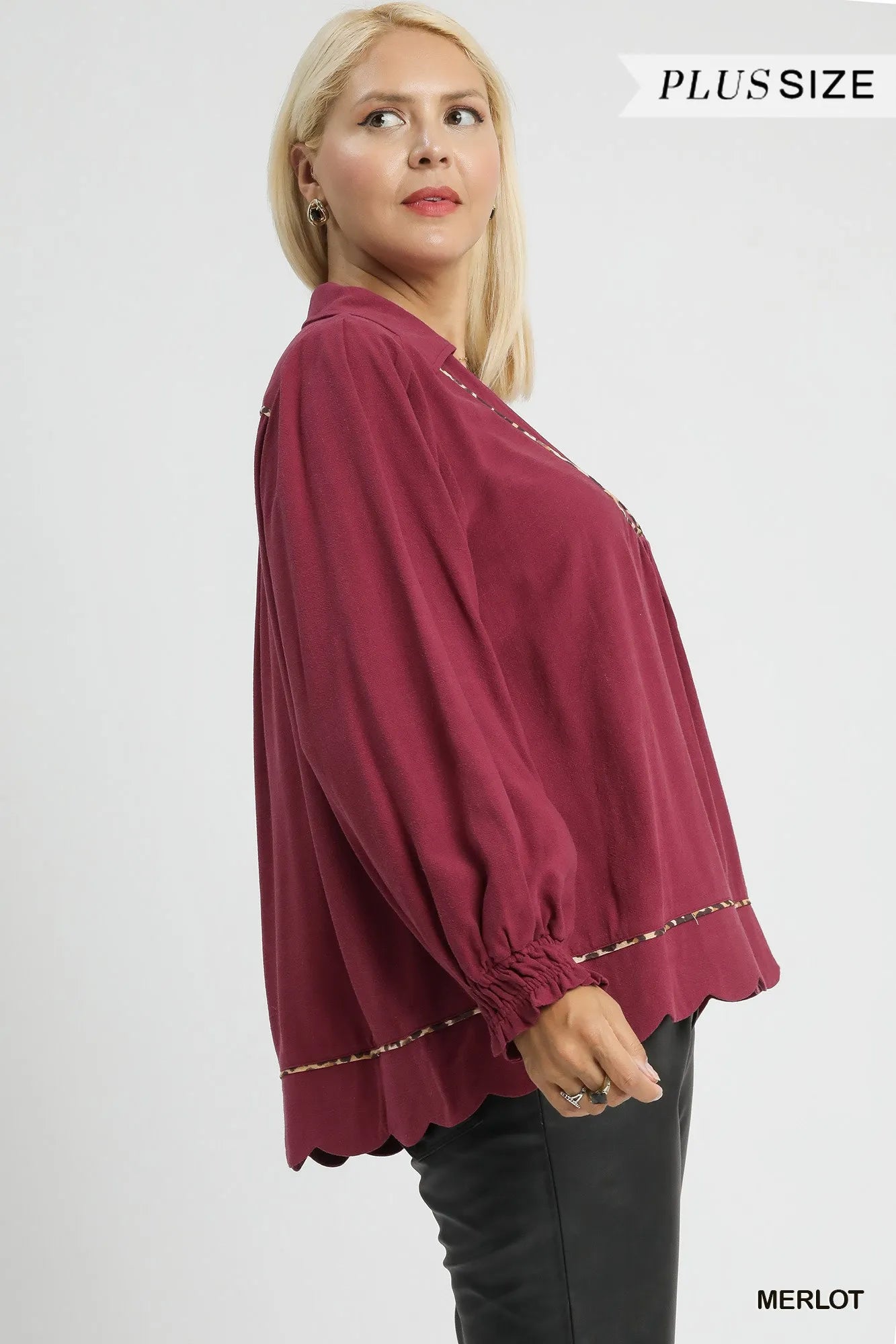 Plus size Umgee linen blouse with scallop hem and contrast trim, featuring a relaxed fit and stylish design.