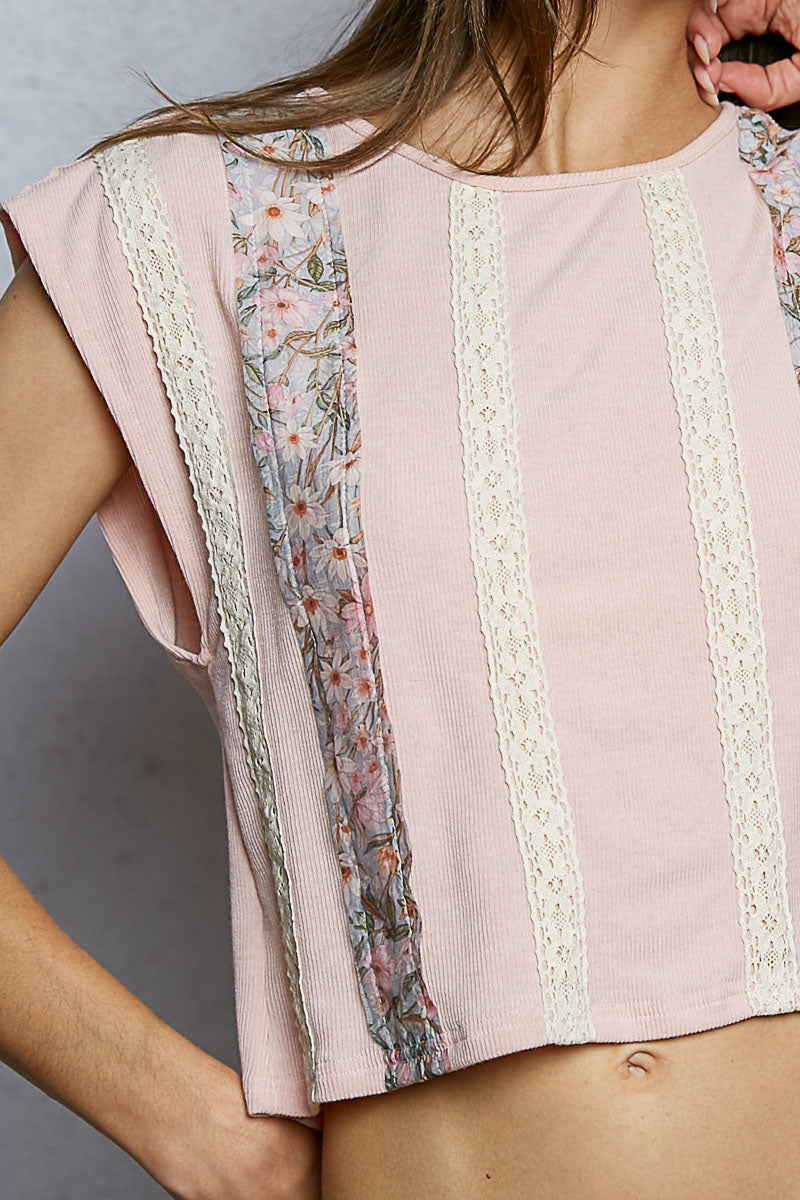 Soft pink floral print cropped T-shirt with patch, round neck, and lace trim by Trendsi.