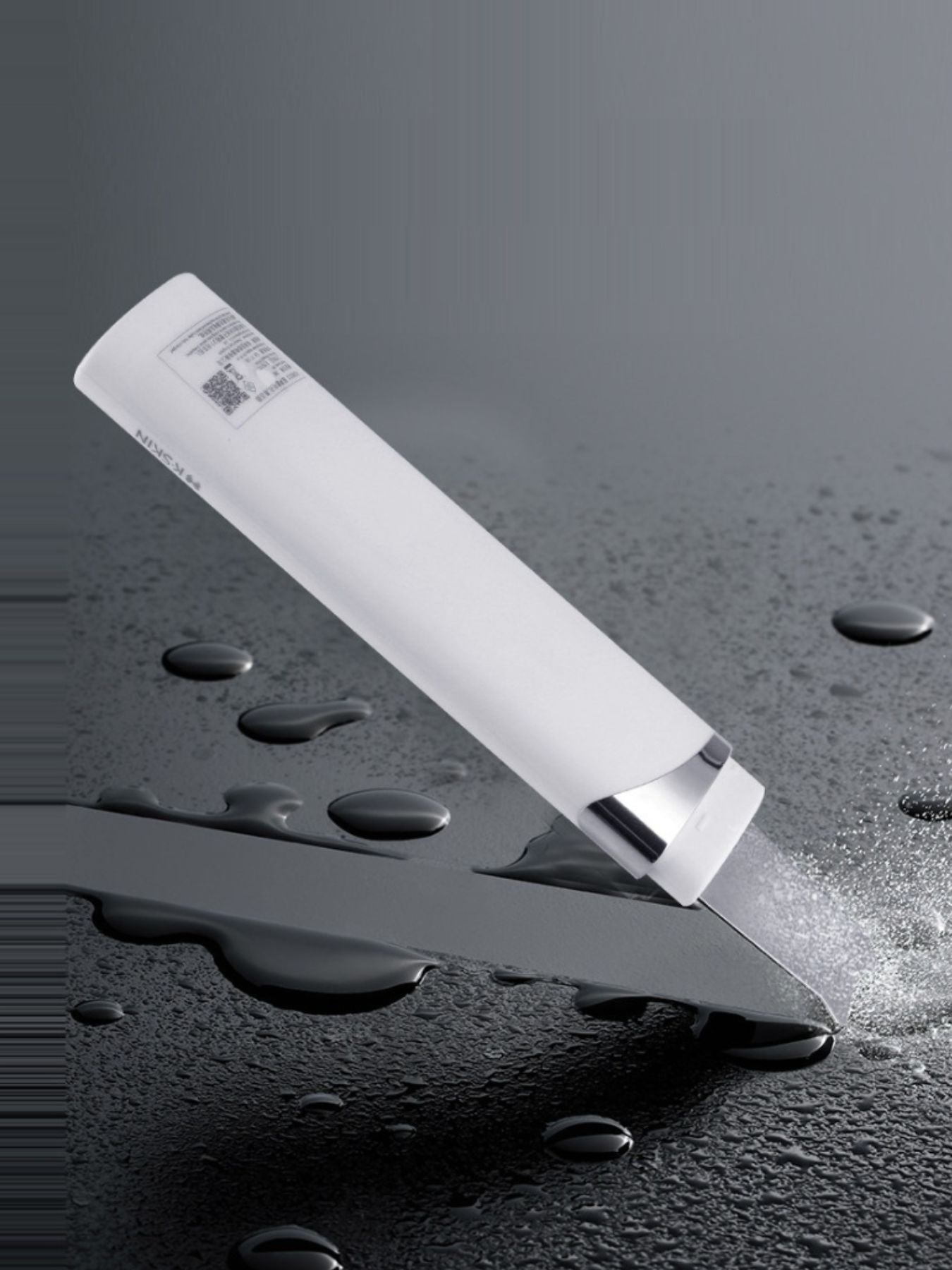 White deep cleansing blackhead extractor tool by Trendsi, designed for skincare and pore cleaning, with a metal loop tip.
