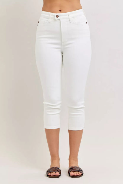 White Judy Blue high waist capri pants with extended waistband and spade pockets, stylish and comfortable for casual wear.